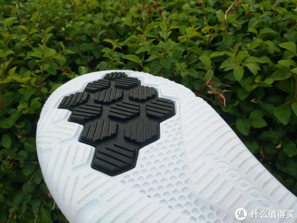 2022减脂瘦身必不可少的跑步装备，亲测三款性能不错的咕咚跑鞋休闲区蓝鸢梦想 - Www.slyday.coM