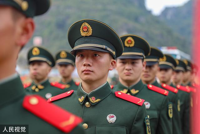 广西南宁武警新兵下连整装奔赴新岗