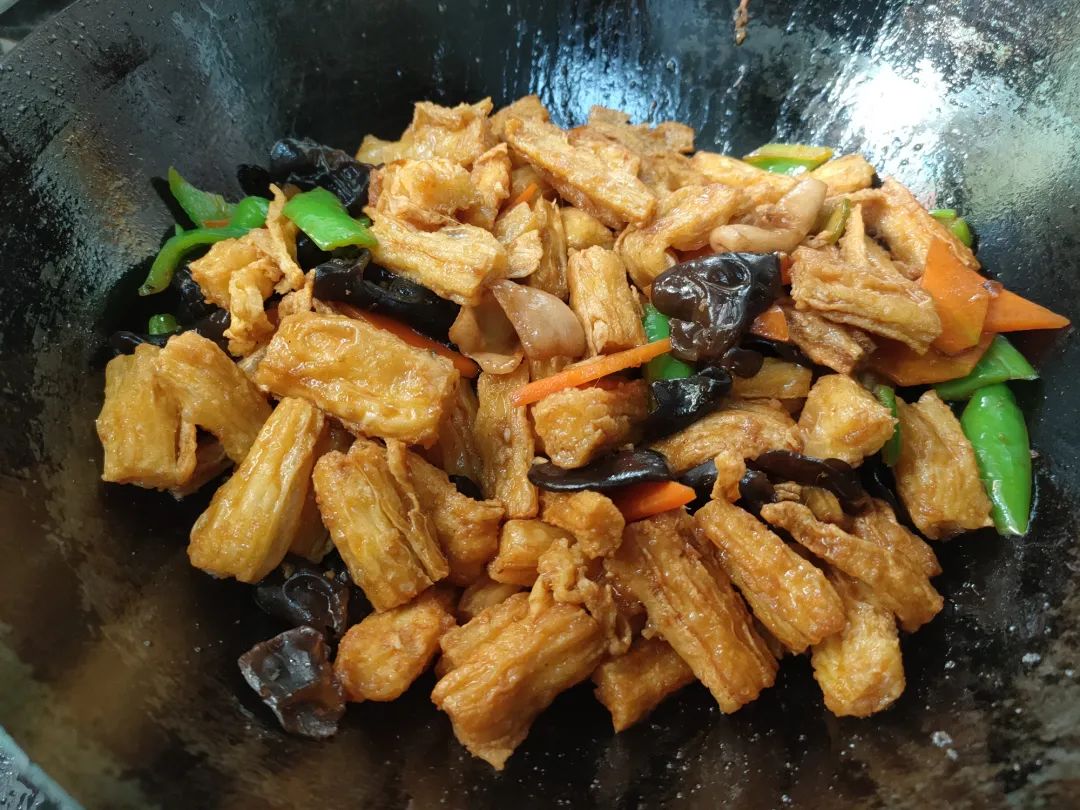 红烧腐竹的家常做法泡发是关键鲜香软嫩解馋又下饭