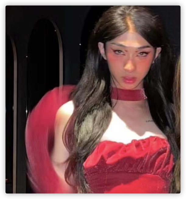 伊能静儿子哈利曝近况凌晨晒女装照显欧美范儿吞云吐雾惹争议