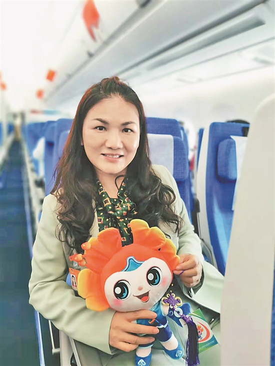 黄西勤始终紧盯社会热点话题心系粤港澳大湾区发展