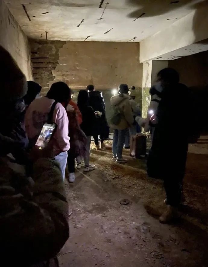 基辅街头激烈交火！中国在乌留学生遭恐吓跟踪，大使馆提醒：不要随意亮身份！休闲区蓝鸢梦想 - Www.slyday.coM