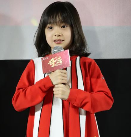 陈哈琳四岁便缠着易烊千玺,四年后又与易烊千玺合作拍戏__财经头条