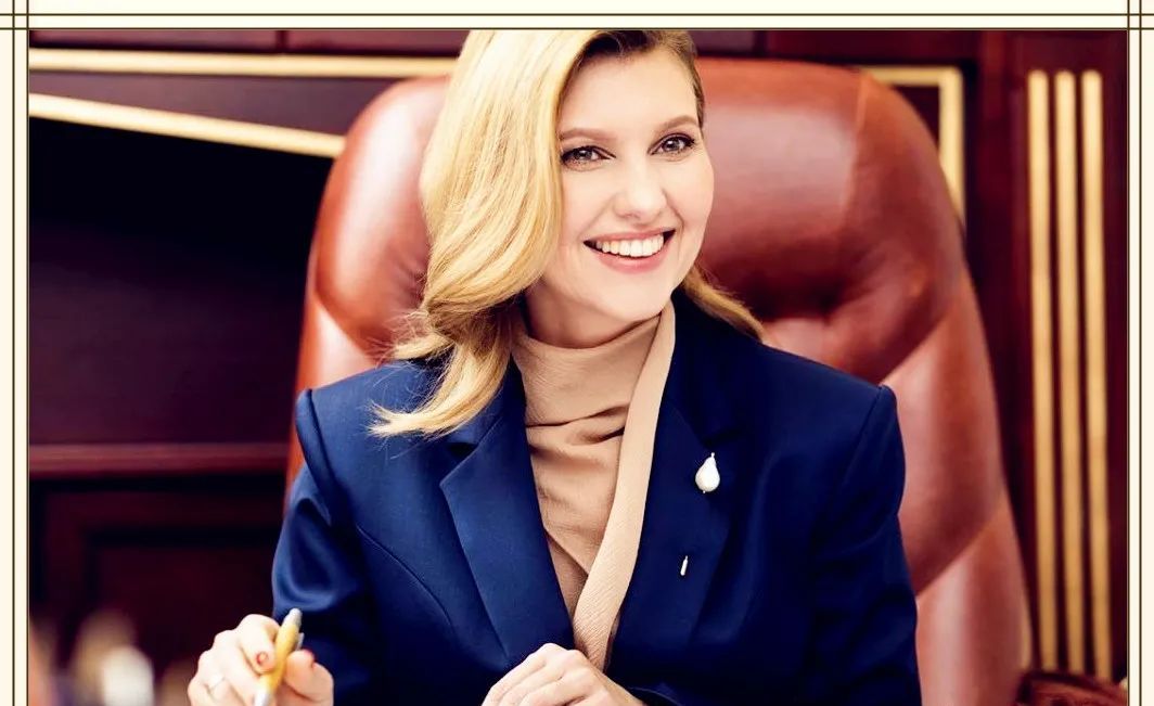 埃琳娜有着挺拔而高挑的身材,有着出众的衣着品位