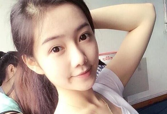 上戏初恋脸女孩走红因颜值高引网友怒赞素颜照更清纯