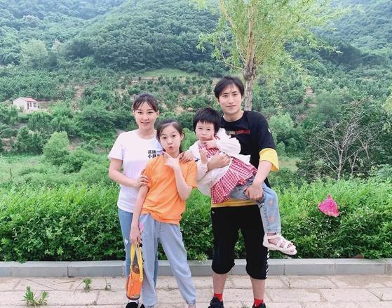 乡村爱情14英子现实老公登场与刘英同桌吃饭还是个单身帅哥