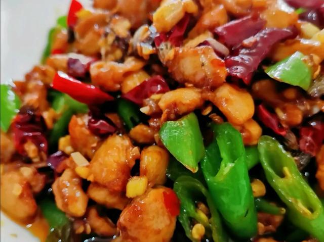 好吃又下饭的辣子鸡块外酥里嫩麻辣鲜香吃一口就上瘾的那种