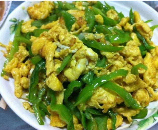 葱末尖椒炒鸡蛋的做法