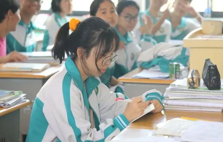 这种题型将在中考退出历史舞台,学生欢呼雀跃,幸福来得太突然了休闲区蓝鸢梦想 - Www.slyday.coM 这种题型将在中考退出历史舞台,学生欢呼雀跃,幸福来得太突然了休闲区蓝鸢梦想 - Www.slyday.coM