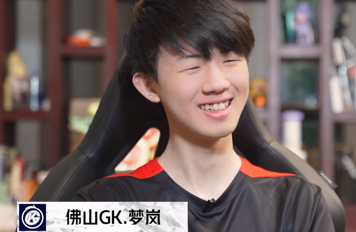 梦岚的成年直播首秀来了能否加入德华的神鸡营还是有悬念的