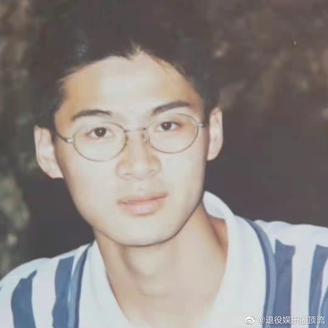 救大命,原来罗翔老师年轻时候不仅高,还帅!|罗翔_新浪新闻