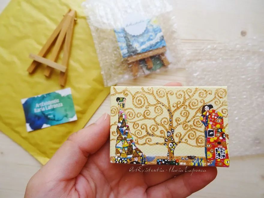 他用手指大小的画布，完美复刻世界名画，作品可爱极了休闲区蓝鸢梦想 - Www.slyday.coM