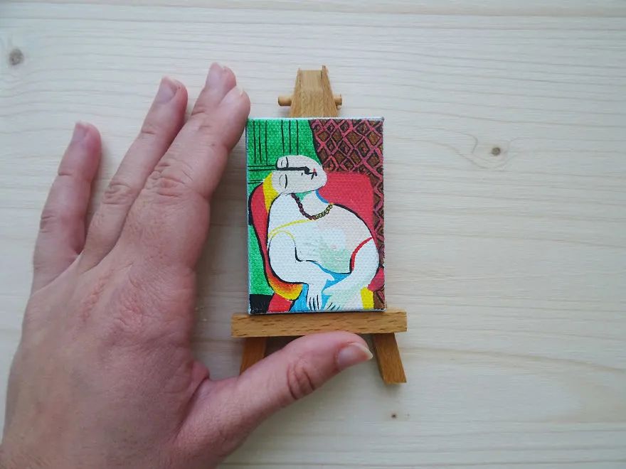 他用手指大小的画布，完美复刻世界名画，作品可爱极了休闲区蓝鸢梦想 - Www.slyday.coM