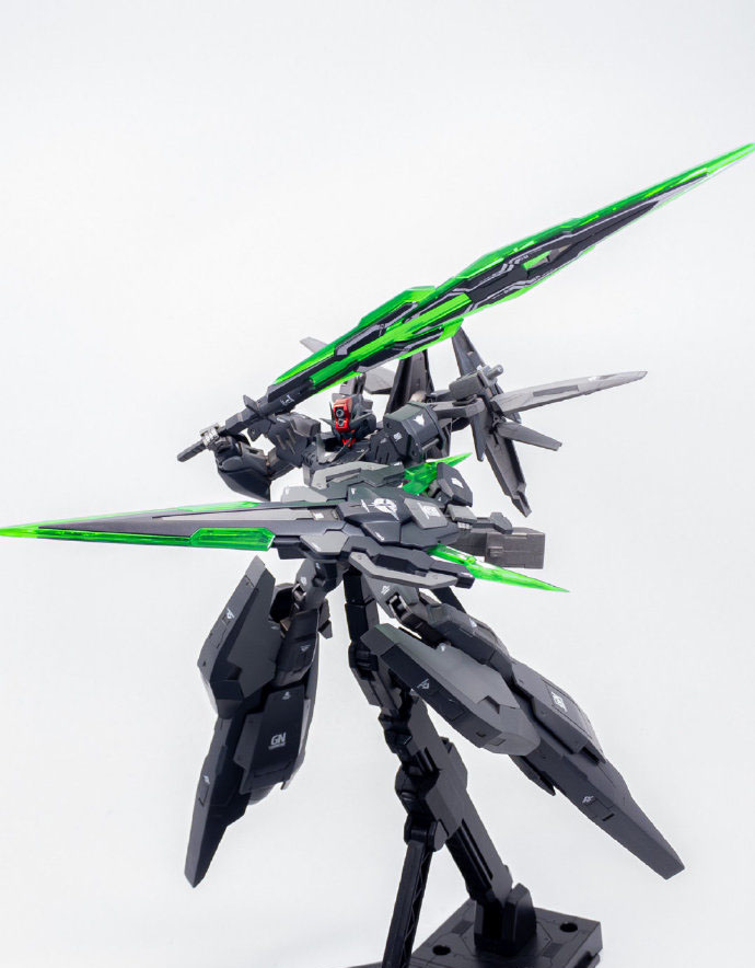 喜欢00q指挥官高达模型想要改造它的模友可以参考一下以上佳作的改造