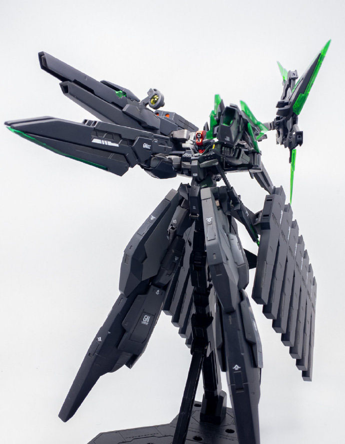 喜欢00q指挥官高达模型想要改造它的模友可以参考一下以上佳作的改造