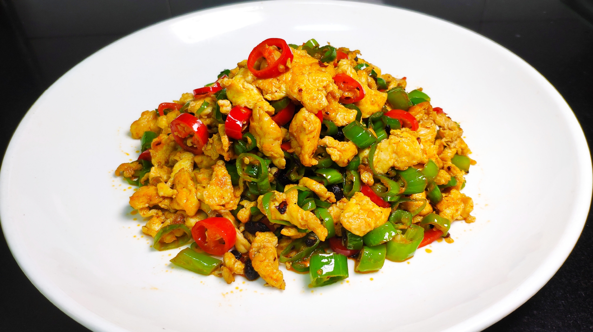 葱末尖椒炒鸡蛋的做法