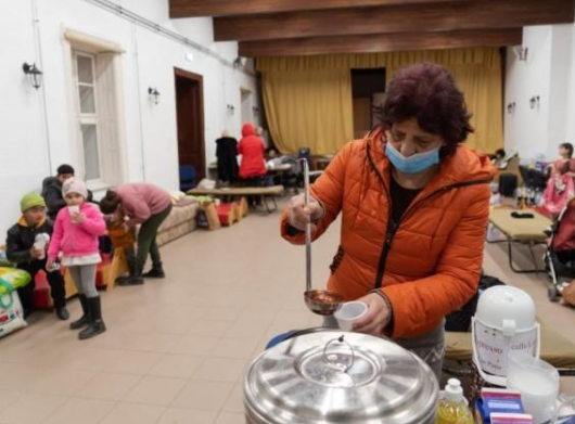 数十万乌克兰人艰难出境：零下4度排队超20小时，边境点“混乱”，有儿童和老人受伤休闲区蓝鸢梦想 - Www.slyday.coM