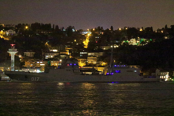 准备进入黑海的“伊万·格伦”级大型登陆舰。