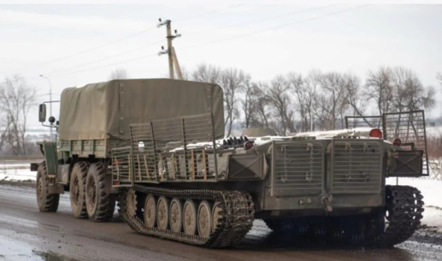 当地时间2022年2月26日，俄罗斯别尔哥罗德，正在行驶的俄罗斯军用车辆。图/IC photo