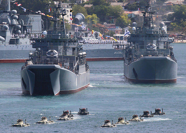 “蟾蜍”级登陆舰是俄两栖登陆作战的主力装备。