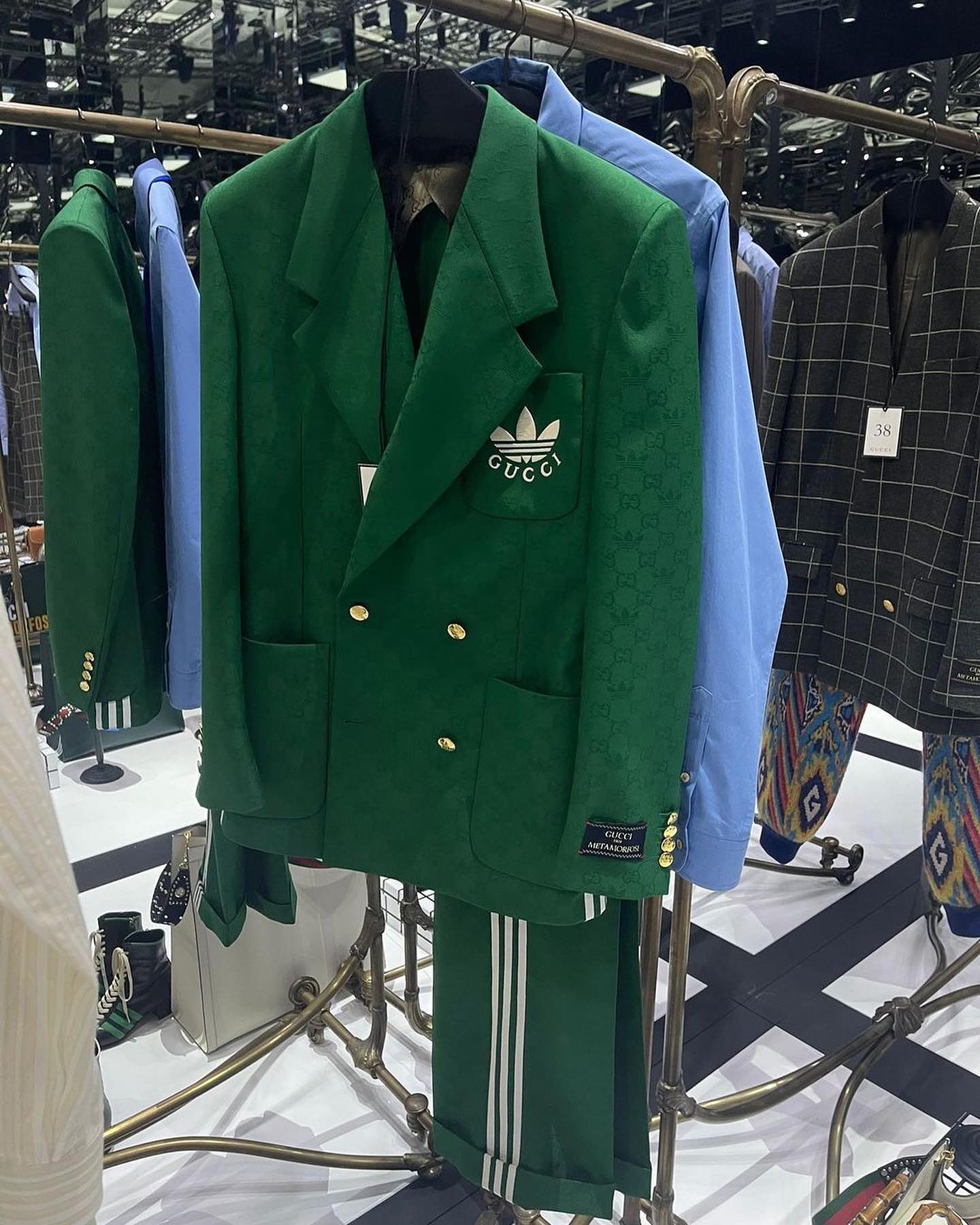 高仿古驰阿迪达斯联名鞋x800(阿迪达斯gucci联名鞋多少钱)-第2张图片-潮百科 高仿古驰阿迪达斯联名鞋x800(阿迪达斯gucci联名鞋多少钱)-第2张图片-潮百科