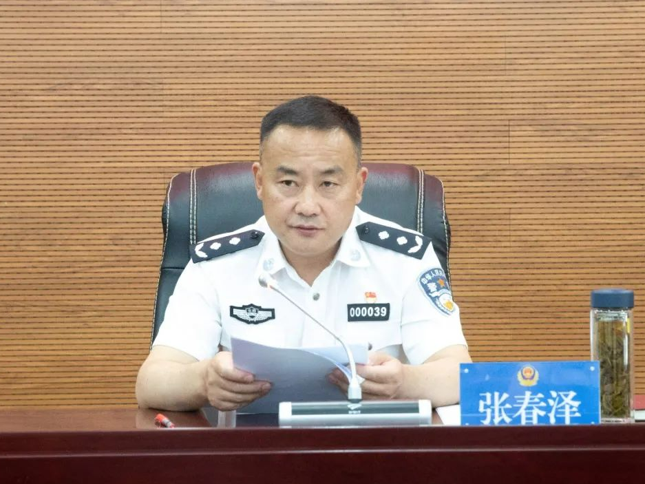 张春泽,任云南省公安厅副厅长,免去省公安厅民用机场公安局局长职务.