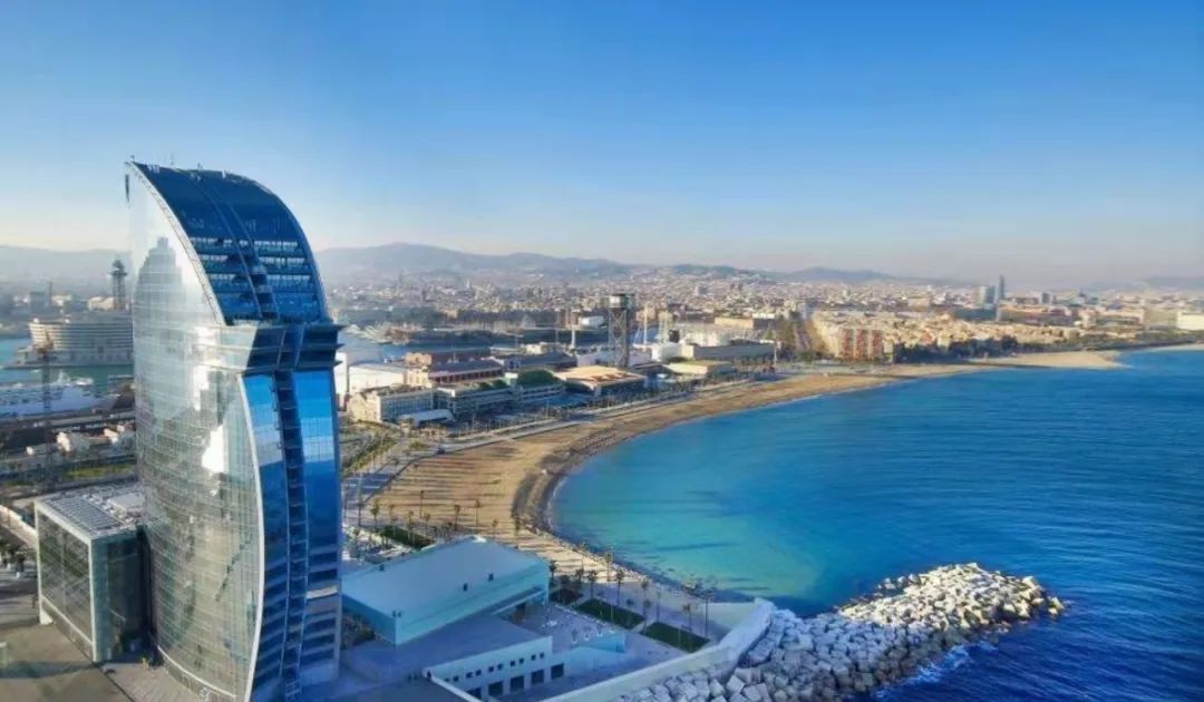 图注:本次mwc22的day0峰会,在巴塞罗那w酒店举行.