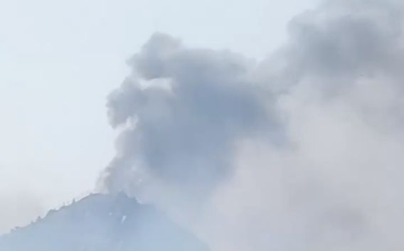 突发！山东青岛一景区附近发生山火，火势蔓延迅速，现场已成火海休闲区蓝鸢梦想 - Www.slyday.coM