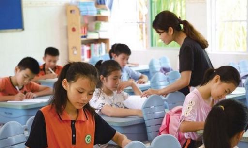 “课后延时服务”褒贬不一，有望被取消？收费不合理是主要原因吗休闲区蓝鸢梦想 - Www.slyday.coM