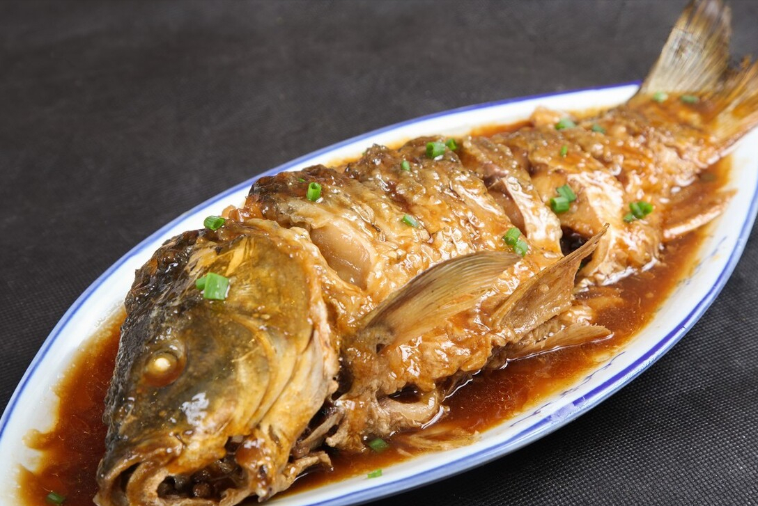 家常炖鱼去腥别再用料酒换成这味料去腥增香鱼肉鲜嫩入味