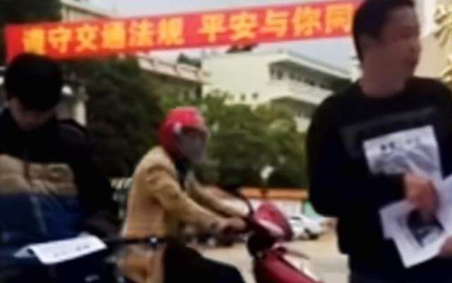 暖心的父亲!孙海洋苦苦寻子14年,吃儿子剩下的食物毫不嫌弃休闲区蓝鸢梦想 - Www.slyday.coM 暖心的父亲!孙海洋苦苦寻子14年,吃儿子剩下的食物毫不嫌弃休闲区蓝鸢梦想 - Www.slyday.coM