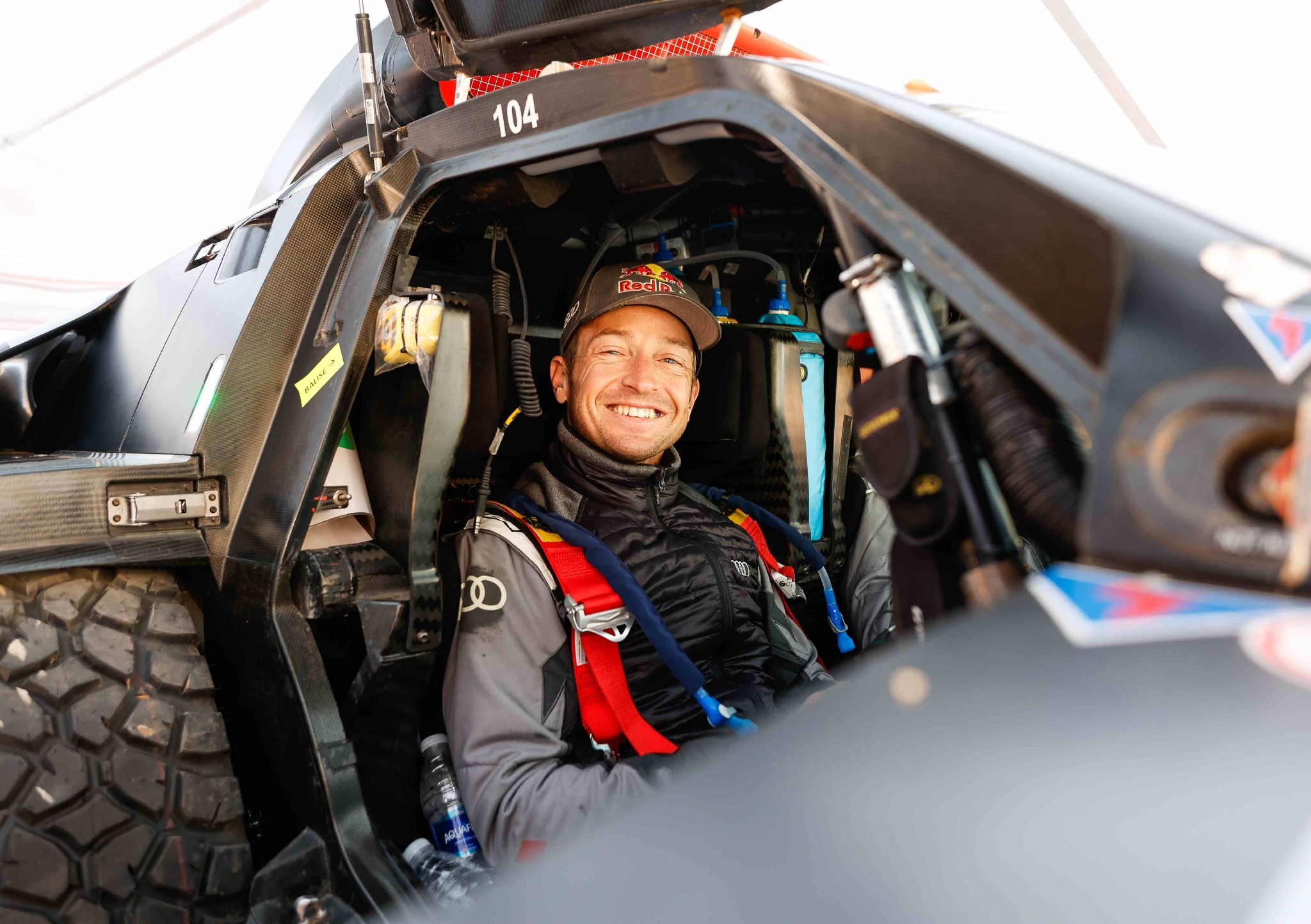 奥迪rs q e-tron将在阿布扎比再迎挑战|达喀尔拉力赛_新浪新闻