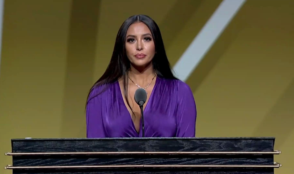 瓦妮莎遭美媒质疑已怀孕身材臃肿肥胖侧身照堪比奥尼尔