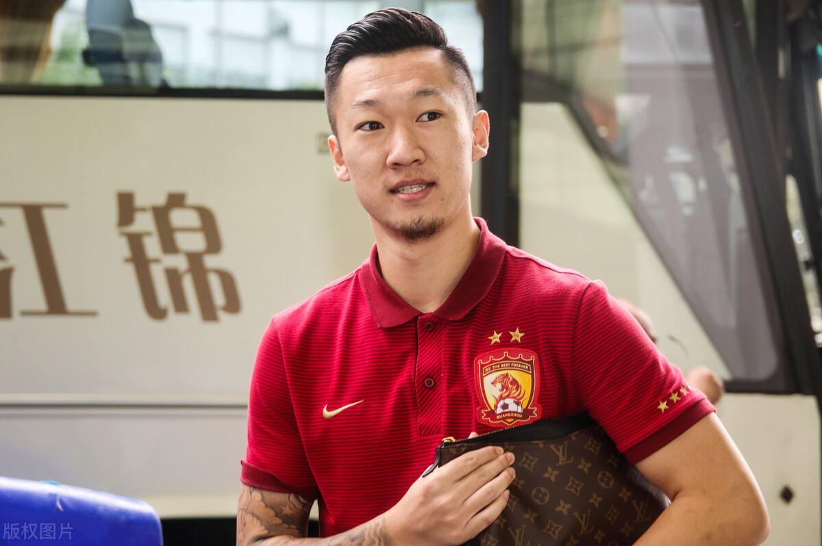 把中国足球圈比作一个职场话恒大球员徐新是混得最好之一