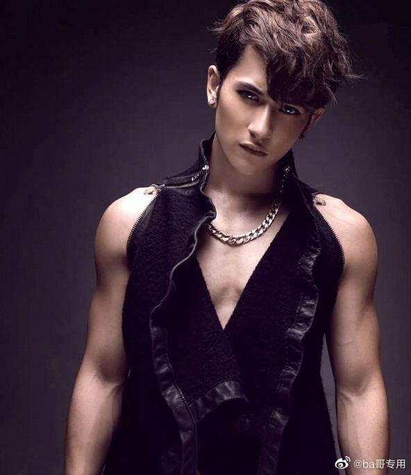 刘洲成换新女友了新女友官宣时表示大家好我是新沙袋