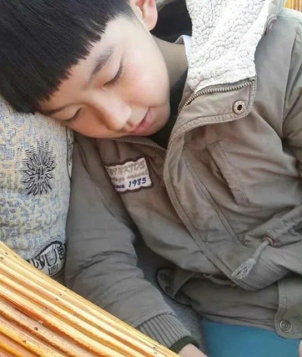 一些些考古 贺峻霖小时候好乖