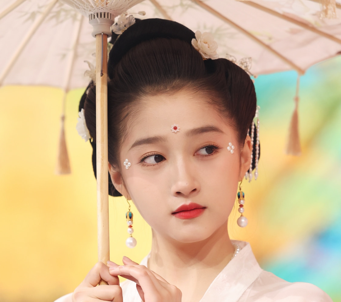 关晓彤为赢重唱名曲,蹲地埋头忍笑,终于等到槽点成为加分笑点休闲区蓝鸢梦想 - Www.slyday.coM 关晓彤为赢重唱名曲,蹲地埋头忍笑,终于等到槽点成为加分笑点休闲区蓝鸢梦想 - Www.slyday.coM