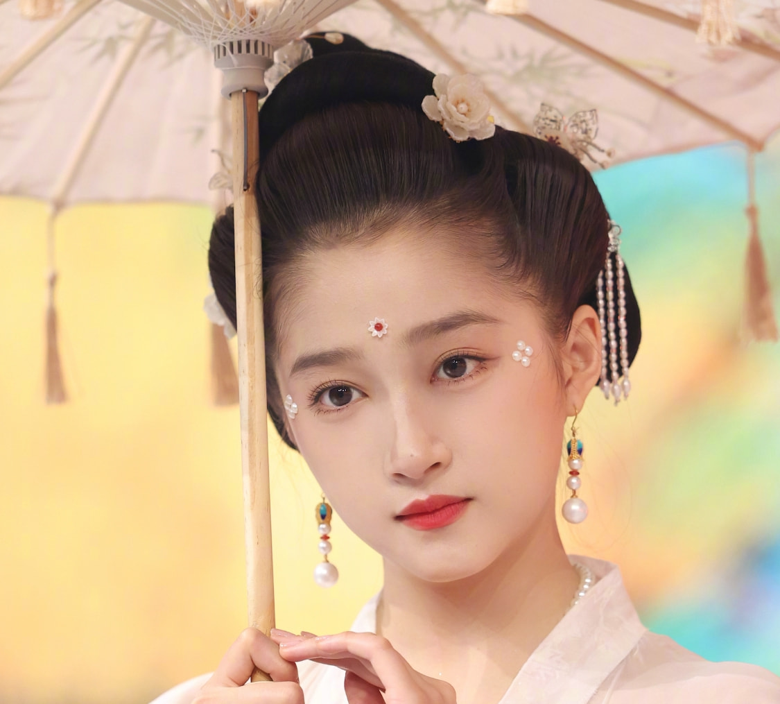 关晓彤为赢重唱名曲,蹲地埋头忍笑,终于等到槽点成为加分笑点休闲区蓝鸢梦想 - Www.slyday.coM 关晓彤为赢重唱名曲,蹲地埋头忍笑,终于等到槽点成为加分笑点休闲区蓝鸢梦想 - Www.slyday.coM