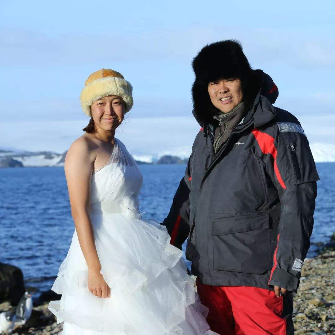 270斤与梁红庆结婚八周年!