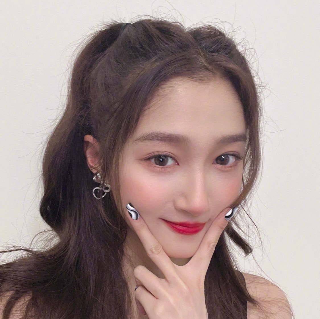 关晓彤为赢重唱名曲,蹲地埋头忍笑,终于等到槽点成为加分笑点休闲区蓝鸢梦想 - Www.slyday.coM 关晓彤为赢重唱名曲,蹲地埋头忍笑,终于等到槽点成为加分笑点休闲区蓝鸢梦想 - Www.slyday.coM