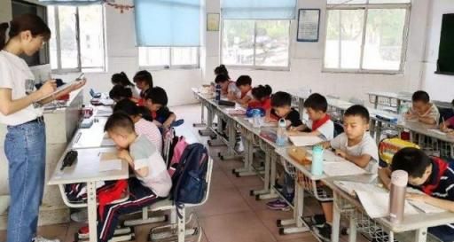 “课后延时服务”褒贬不一，有望被取消？收费不合理是主要原因吗休闲区蓝鸢梦想 - Www.slyday.coM