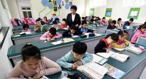 “课后延时服务”褒贬不一，有望被取消？收费不合理是主要原因吗休闲区蓝鸢梦想 - Www.slyday.coM