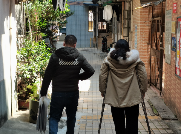 拯救消失的骨头：罕见病女孩求医广州119小时终确诊，“我第一次看到爸爸哭”休闲区蓝鸢梦想 - Www.slyday.coM