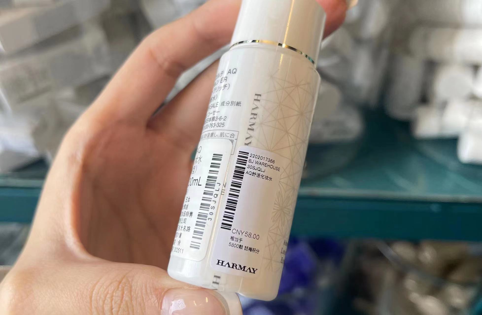 百元左右的大牌小样。图/新京报贝壳财经记者 于梦儿 摄