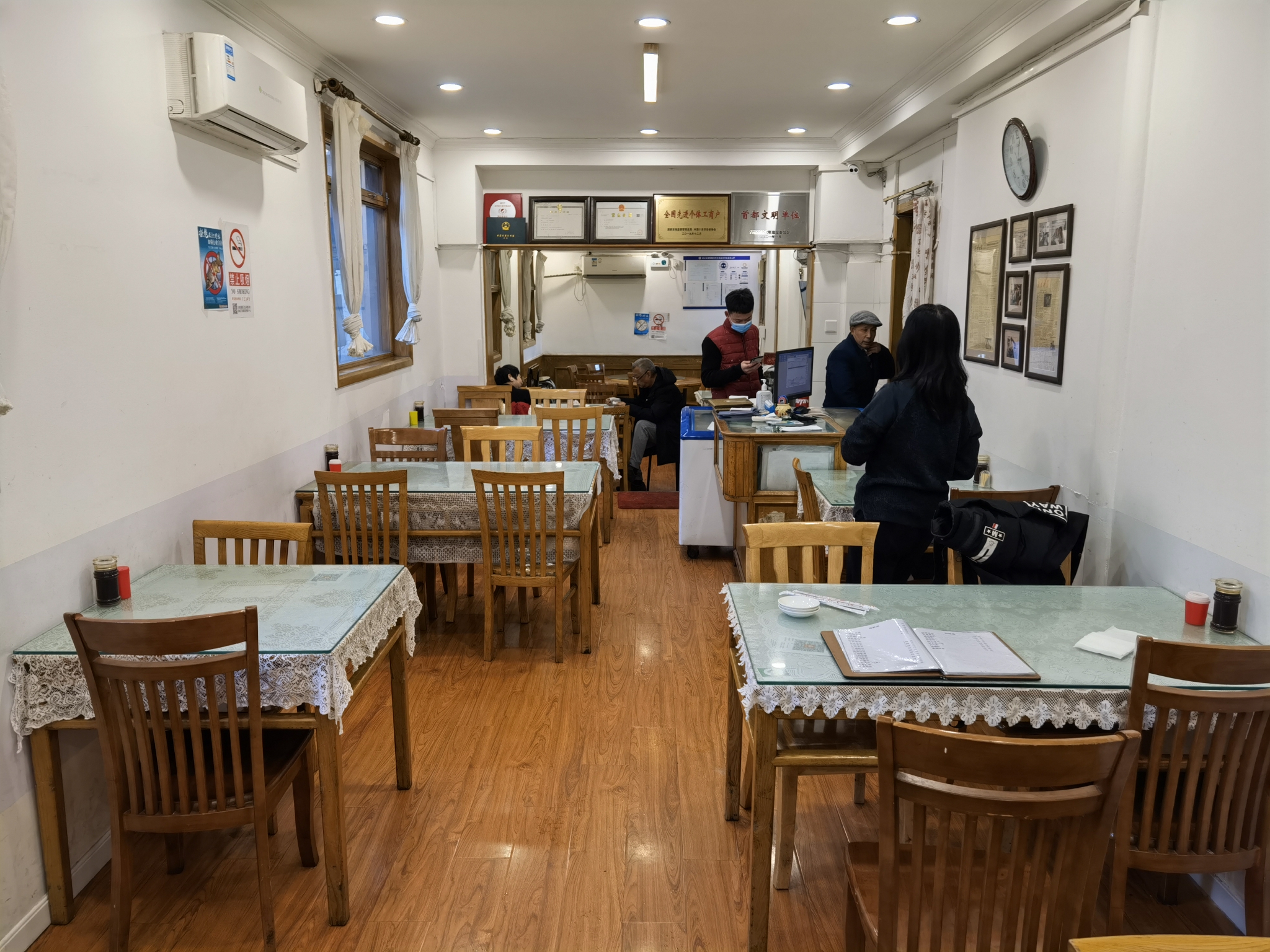 主体丨感受两个"管"字里的新意——探访改革开放后我国第一家个体饭店