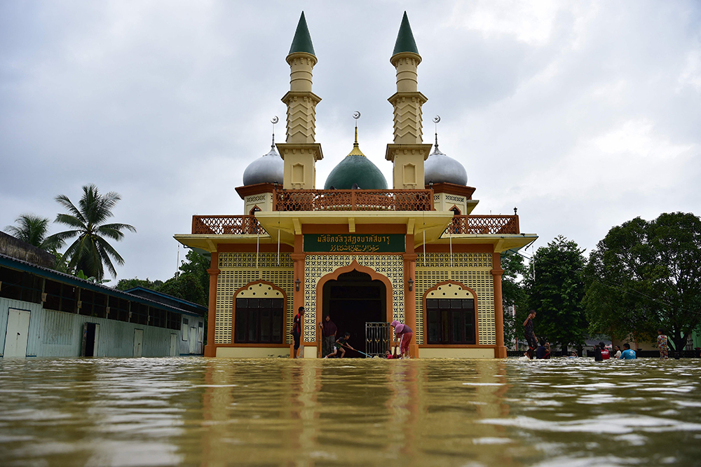 当地时间2022年2月27日,泰国南部那拉提瓦省,当地遭遇暴雨和洪水灾害.