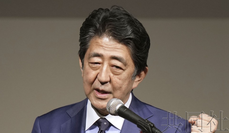 12月13日下午，日本前首相安倍晋三在东京出席自民党茂木派的政治资金集会并致辞。来源：共同社