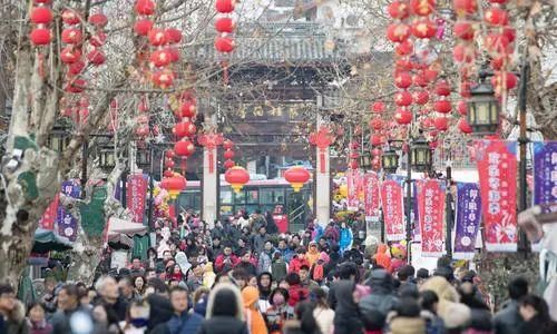 人大代表建议春节假期延长到10天，网友呼吁：别调休！休闲区蓝鸢梦想 - Www.slyday.coM