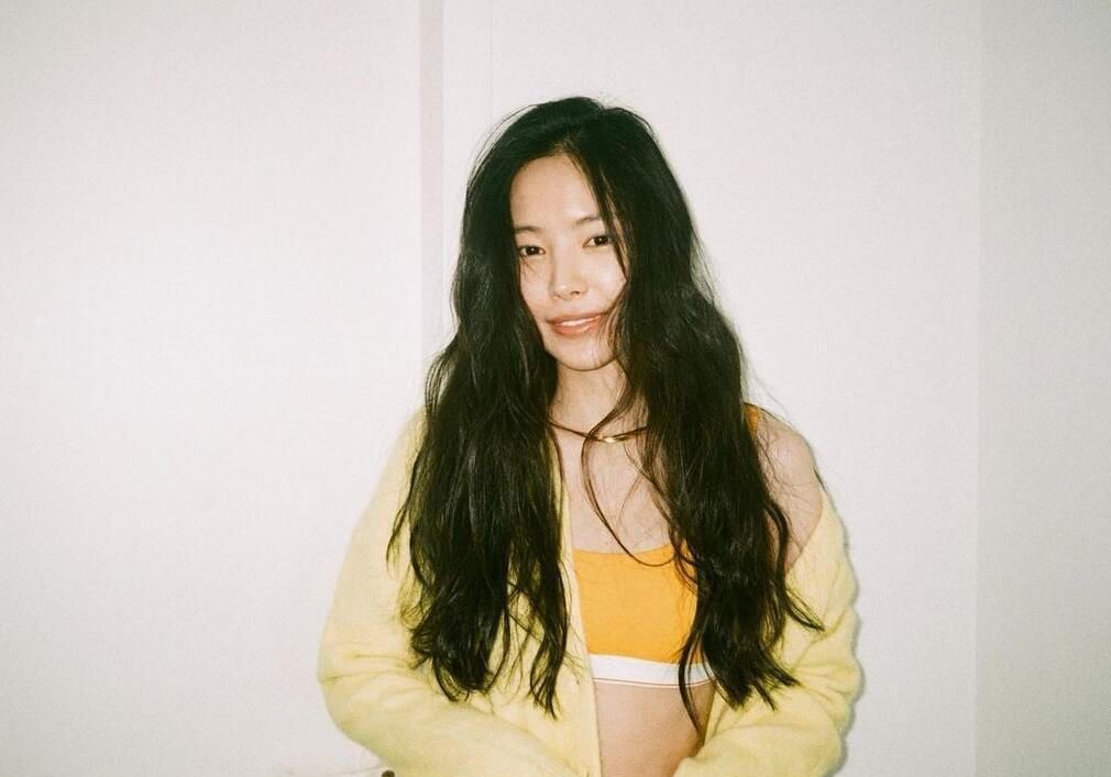 apink孙娜恩ins晒运动内衣造型腰肢纤细腹肌紧实