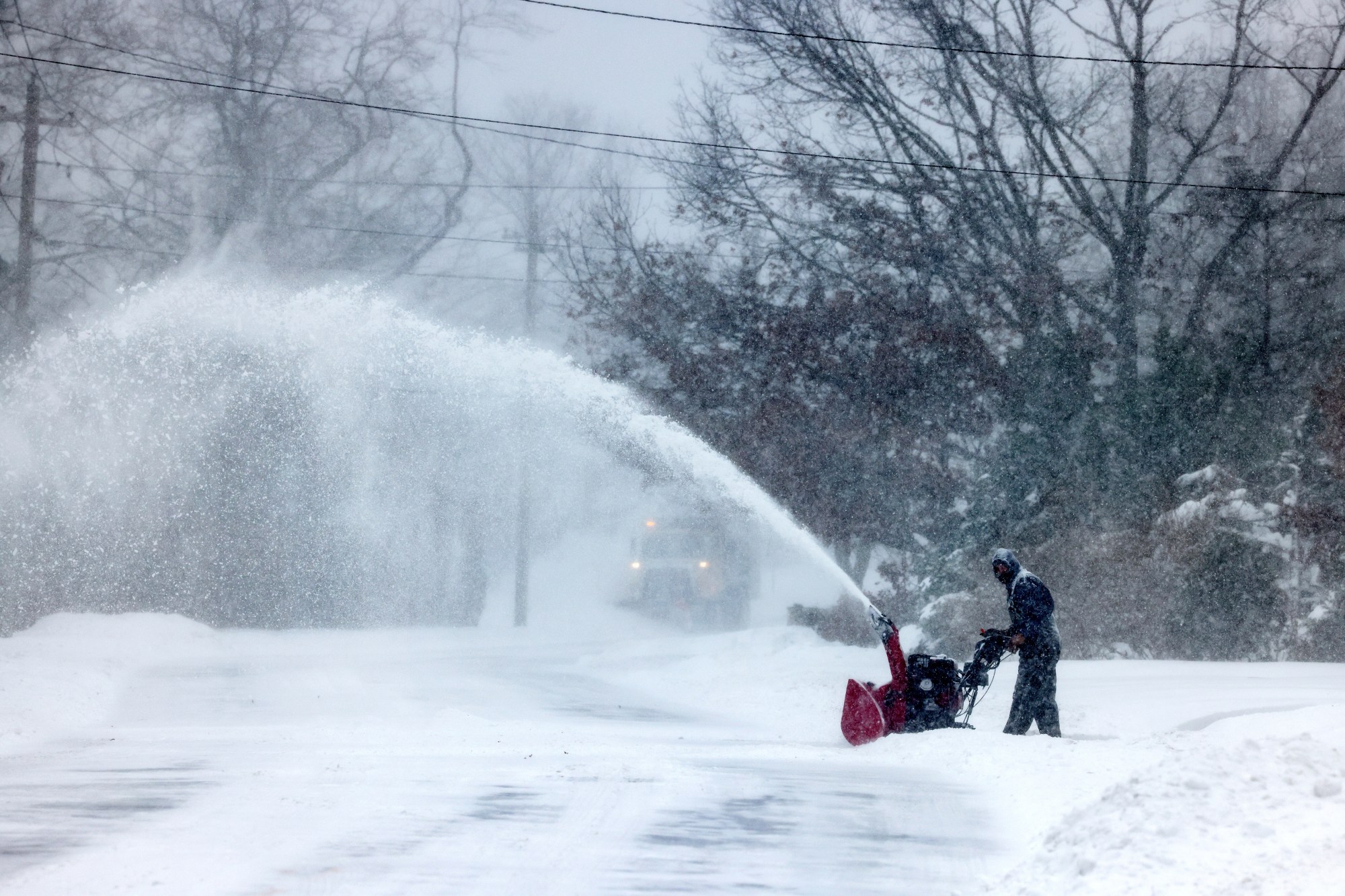 为什么在积雪上撒盐就可以融化雪